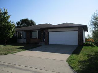 820 Amy Cir, Carroll, IA 51401