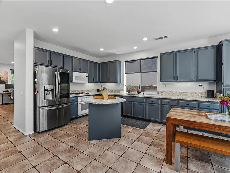 45308 Escalon St — Photo 13