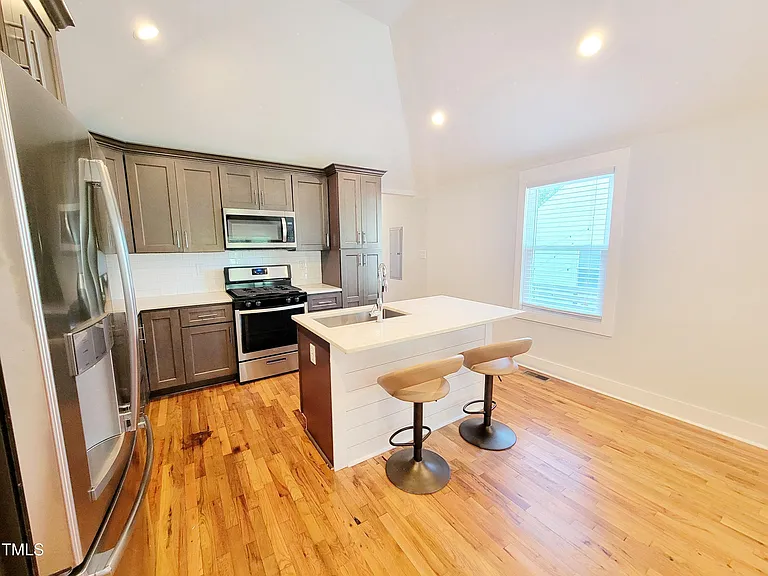 805 Coleman St — Photo 6