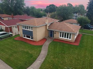 4537 W 101st Pl, Oak Lawn, IL 60453