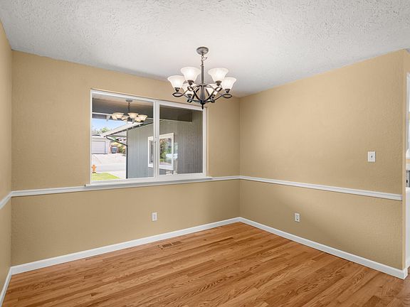 4th image of 567 N Stoneham Cir
