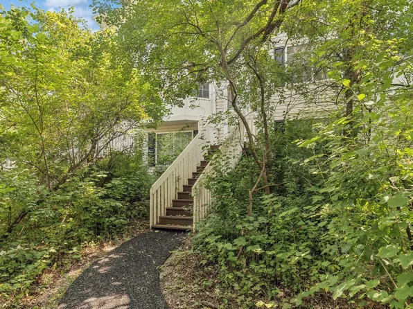 328 W Whispering Oaks Ln, Round Lake, IL 60073