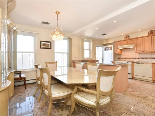 33-16 24th Avenue image 11 of 41