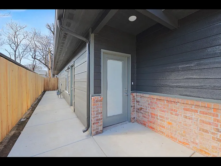 423 S All Hallows St — Photo 2