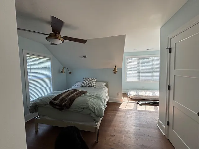 Bedroom with reading nook