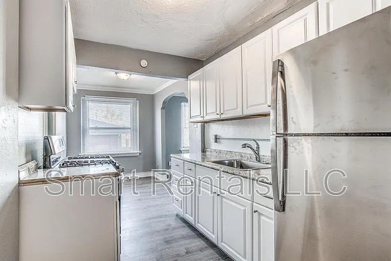 Building Photo - 807 Clara Ave #2