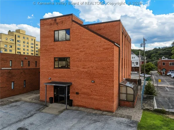 1213 Virginia St E, Charleston, WV 25301