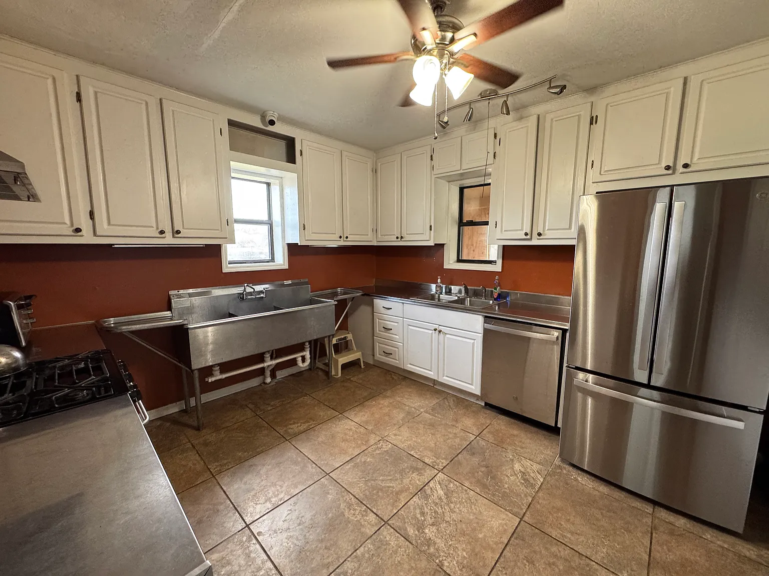 6 bed, 2952 sqft, $2,495 — Photo 4