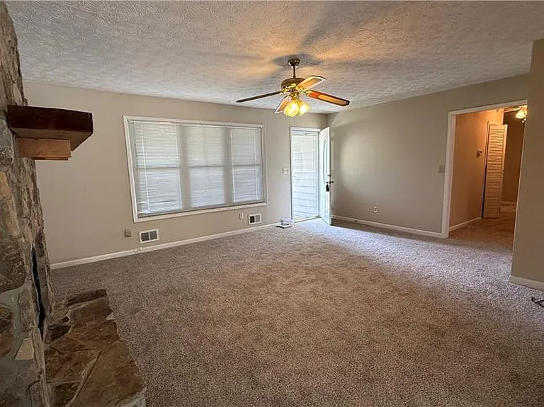 6683 Homestead Rd — Photo 2