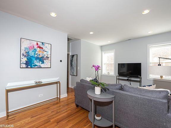 5th image of 1430 N Maplewood Ave APT 401