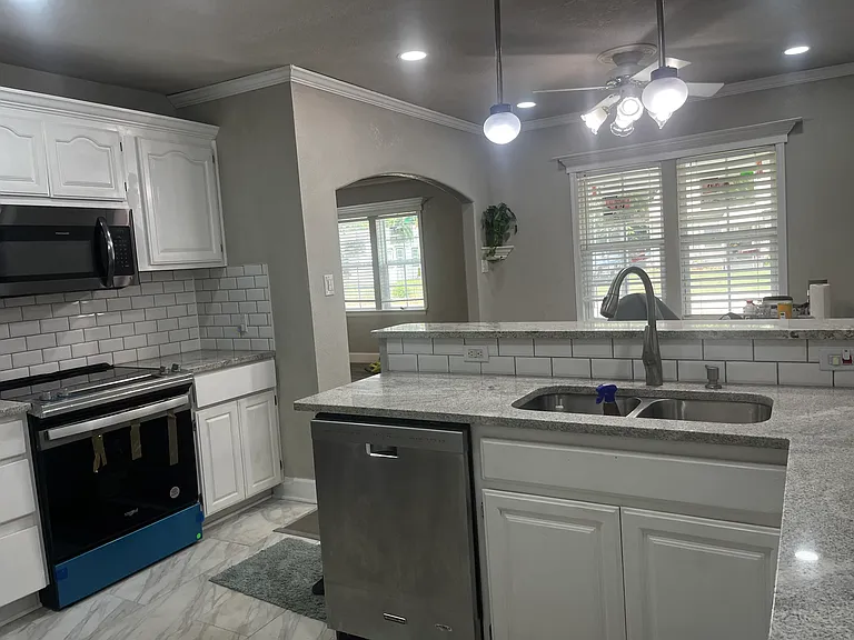 326 E Young Pl — Photo 1