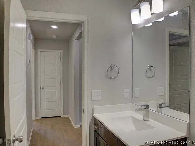 7012 S Elder Ave — Photo 24