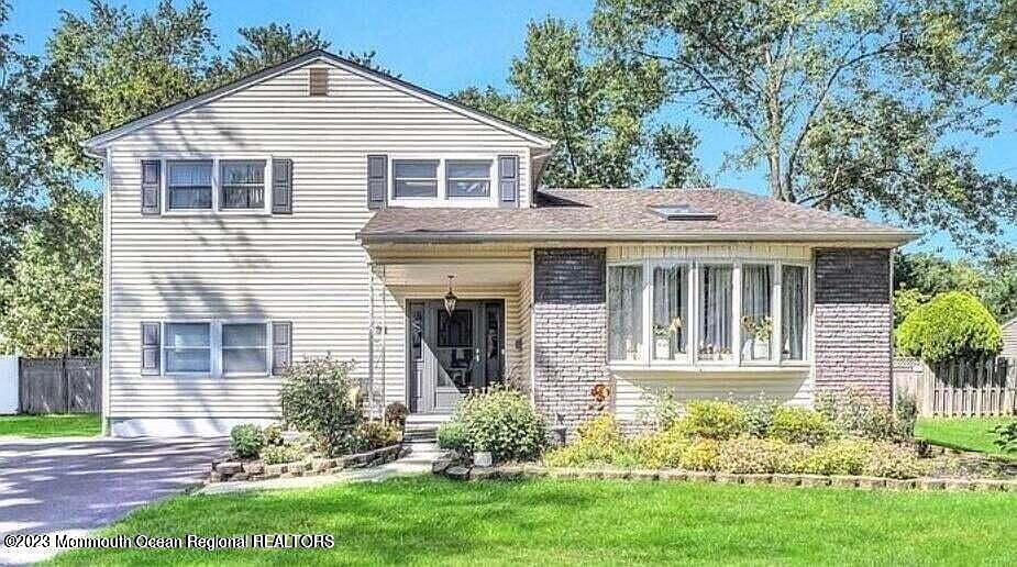 1st image of 32 Eisele Ave
