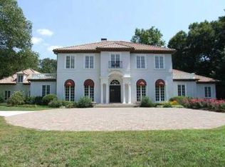 1245 W Garmon Rd, Sandy Springs, GA 30327