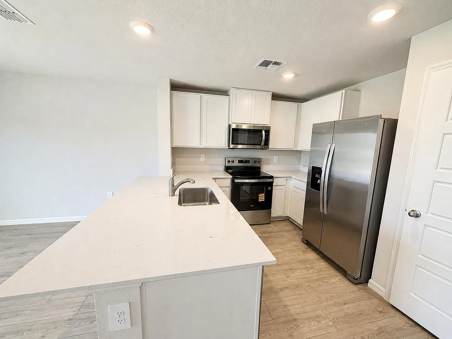 3 bed, 2.5 bath, 1463 sqft, $2,650 — Photo 3
