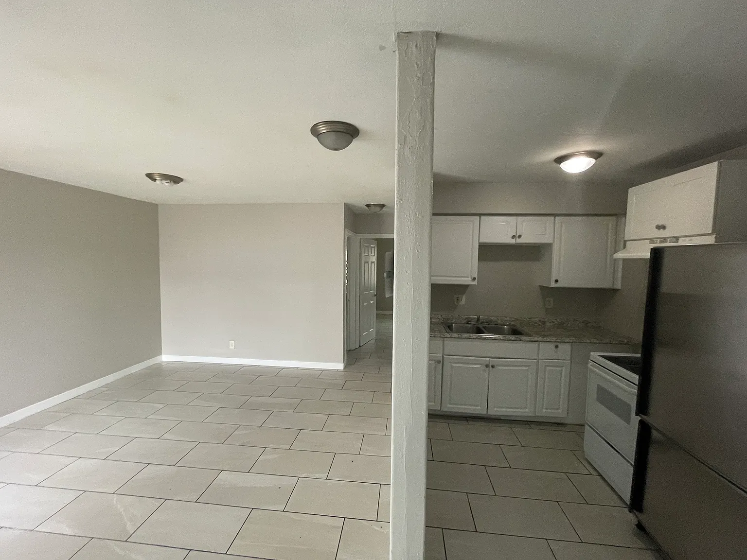 2 bed, 700 sqft, $1,100 — Photo 3