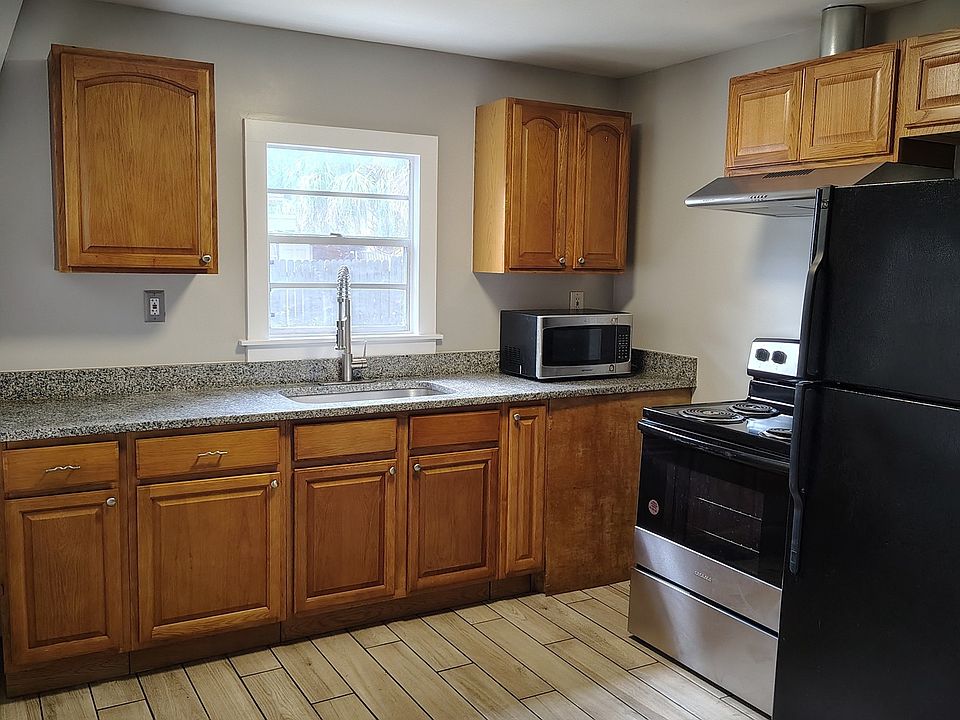 1st image of 703 E Hanlon St