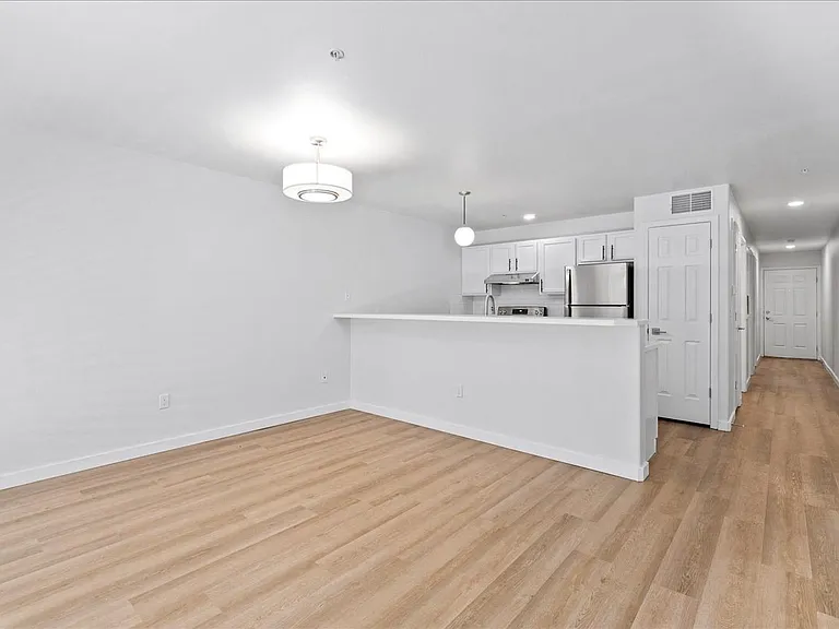 River Walk Apartments — Photo 8
