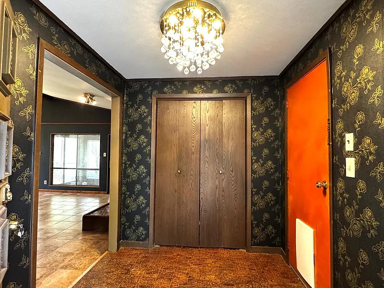 2506 Valley Dr — Photo 2