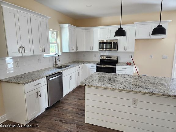 2nd image of 3232 Grouper Rd