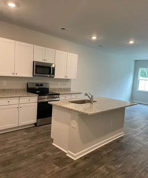 129 Hoffman Park Dr — Photo 4