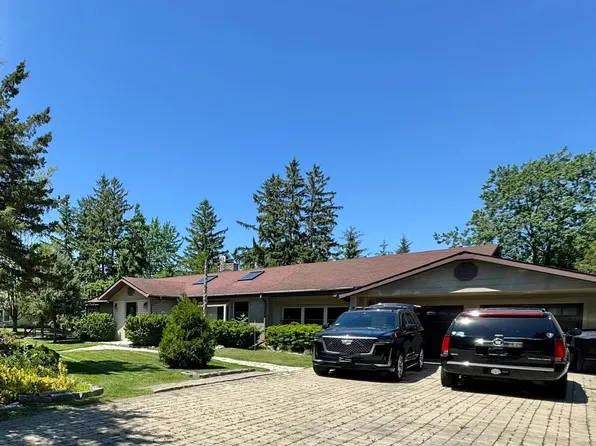 1802 Walnut Cir, Northbrook, IL 60062