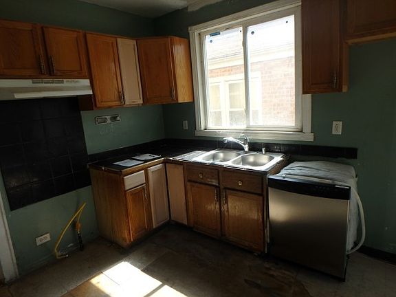 5th image of 6920 S Oakley Ave