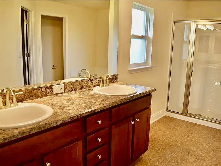 720 Desmoines Dr — Photo 9