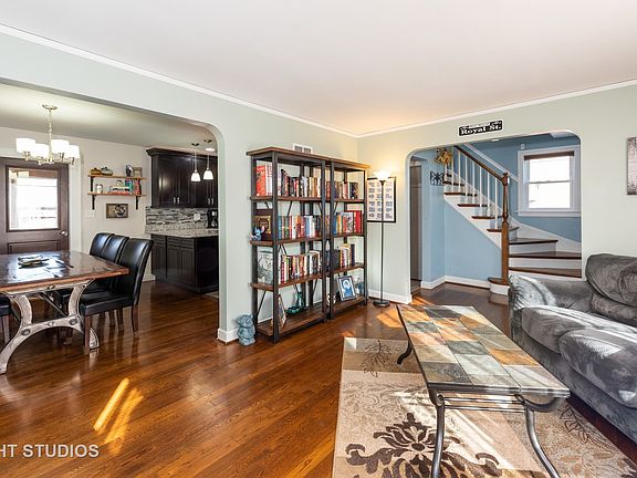 3rd image of 8340 N Oketo Ave