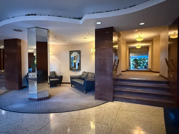 61-20 Grand Central Parkway image 5 of 22