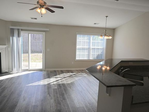 4th image of 2074 Bonneville Cir