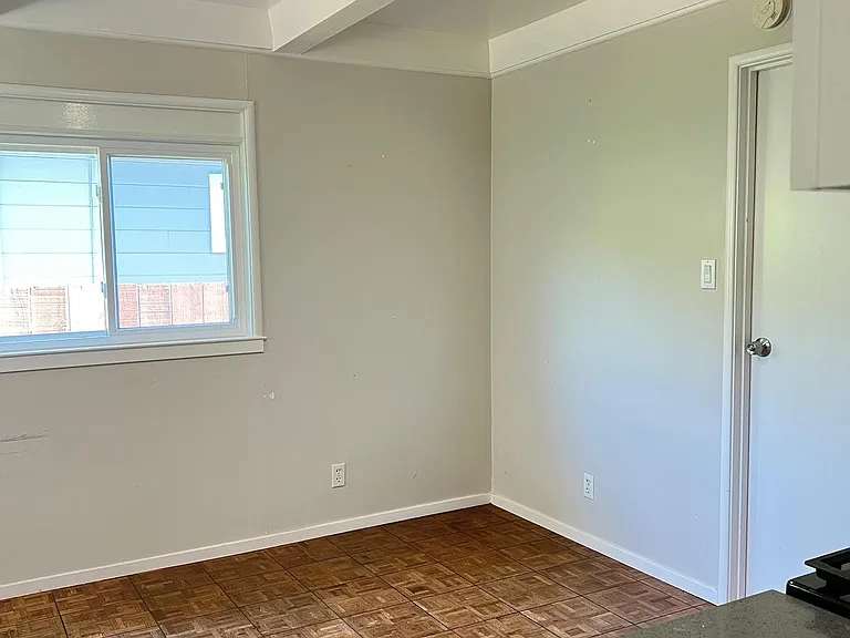 565 Manzanita Ave — Photo 14