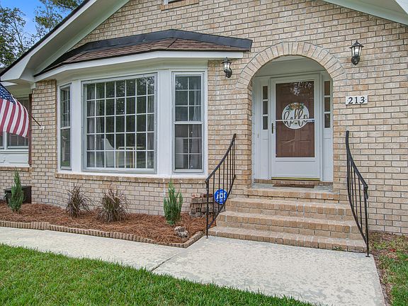 5th image of 213 Blue Heron Dr