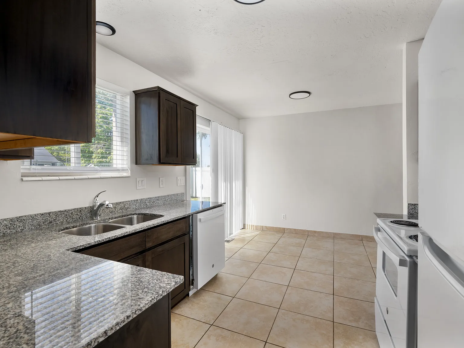 4411 S Garden Dr — Photo 3