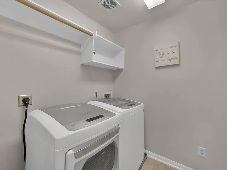 15 Aquiline Oaks Pl — Photo 40