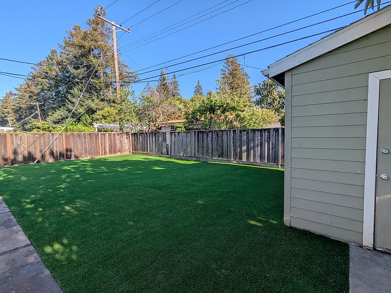 1122 Myrtle Dr — Photo 3