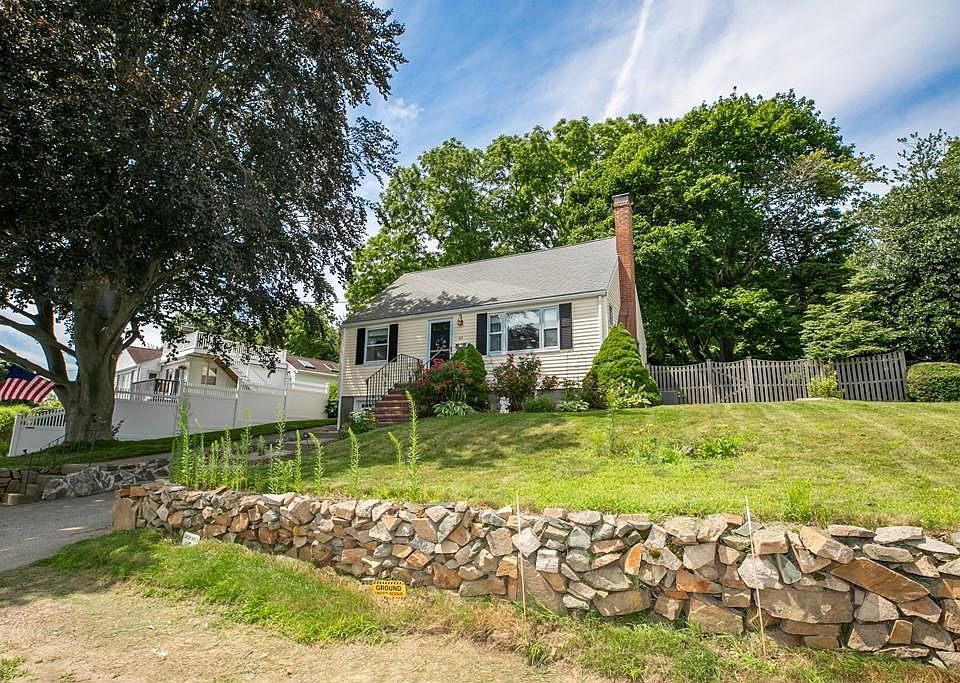 1st image of 62 Great Hill Dr