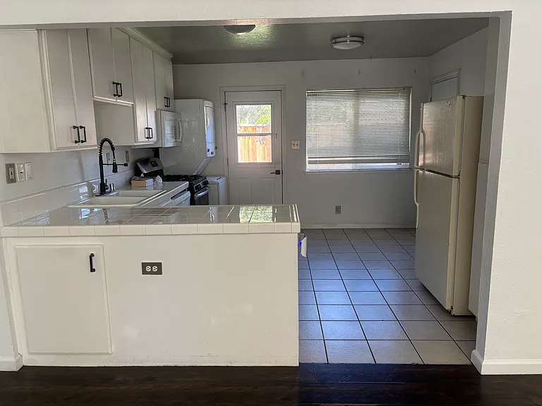 Hacienda Ave — Photo 3