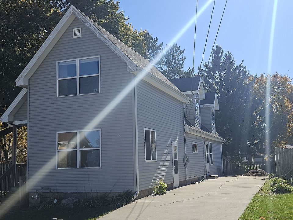 2nd image of 717 Lamar Dr