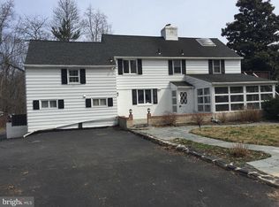 16 E Possum Hollow Rd, Wallingford, PA 19086