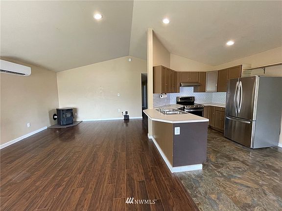 3rd image of 100 W McCawley Dr