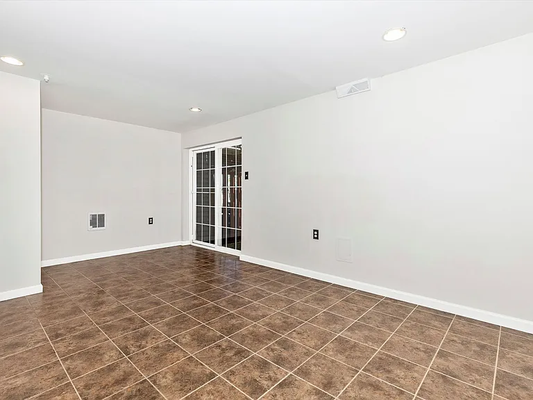 5621 Queen Anne Ct — Photo 31