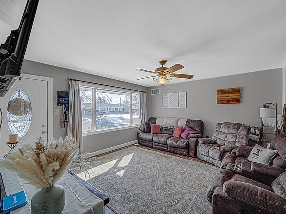 5th image of 768 Devonshire Rd