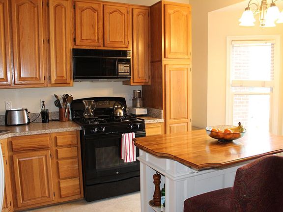 2nd image of 812 Shaw Ct