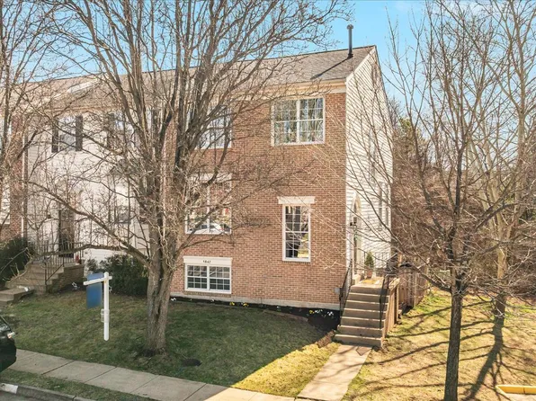 5847 Belcher Farm Dr, Centreville, VA 20120