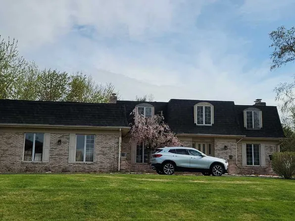 3033 E Hickory Ln, Crete, IL 60417
