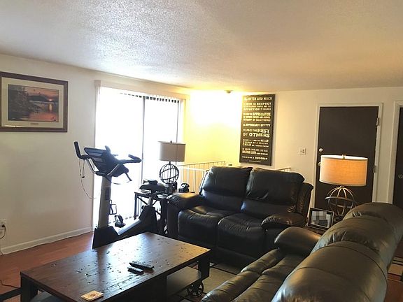 2nd image of 6 Ternbury Sq Unit F4