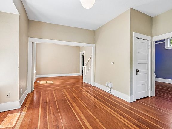 2nd image of 1909 SE 35th Pl
