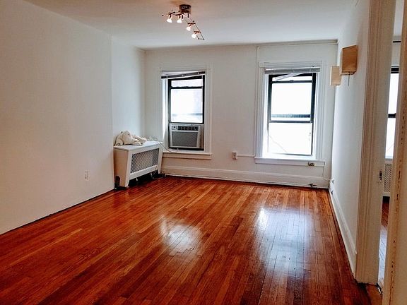 2nd image of 44 E 92nd St APT 5D