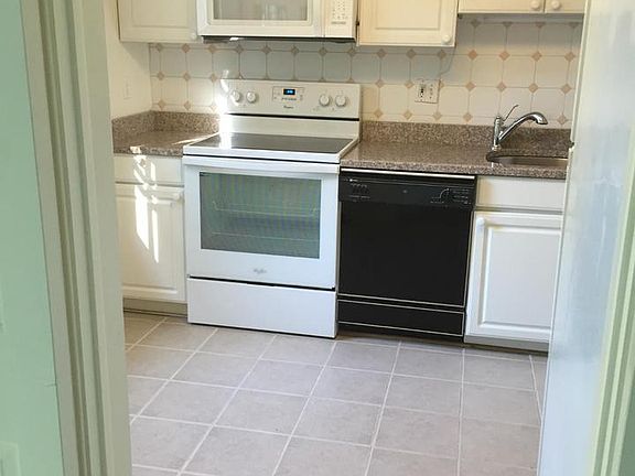 4th image of 6 Kirkfield Ct
